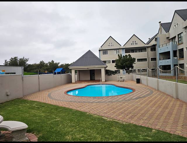 2 BEDROOM APARTMENT FOR SALE IN HARTENBOS CENTRAL